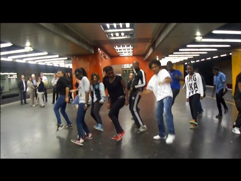 Beyonce mouve your body Flash mob