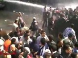 فيديو نارد لـ البرادعي اثناء جمعة الغضب والضرب بالمياه