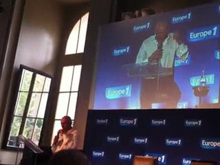 Nicolas Canteloup debriefe la conf de presse d'Europe 1