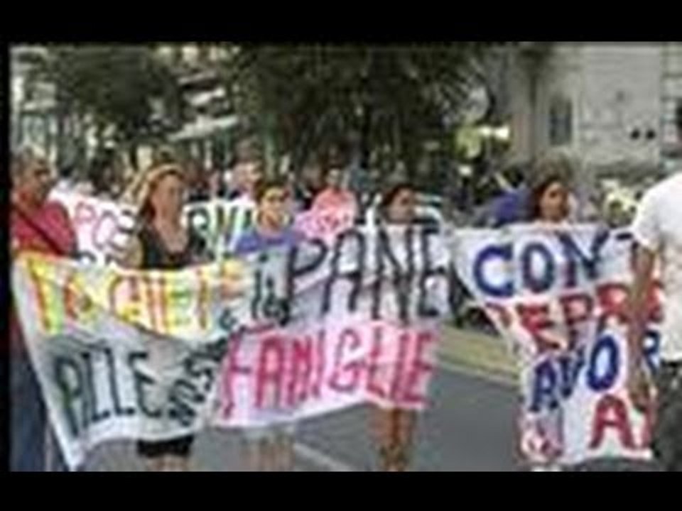 Napoli - Ambulanti extracomunitari contro lo sgombro