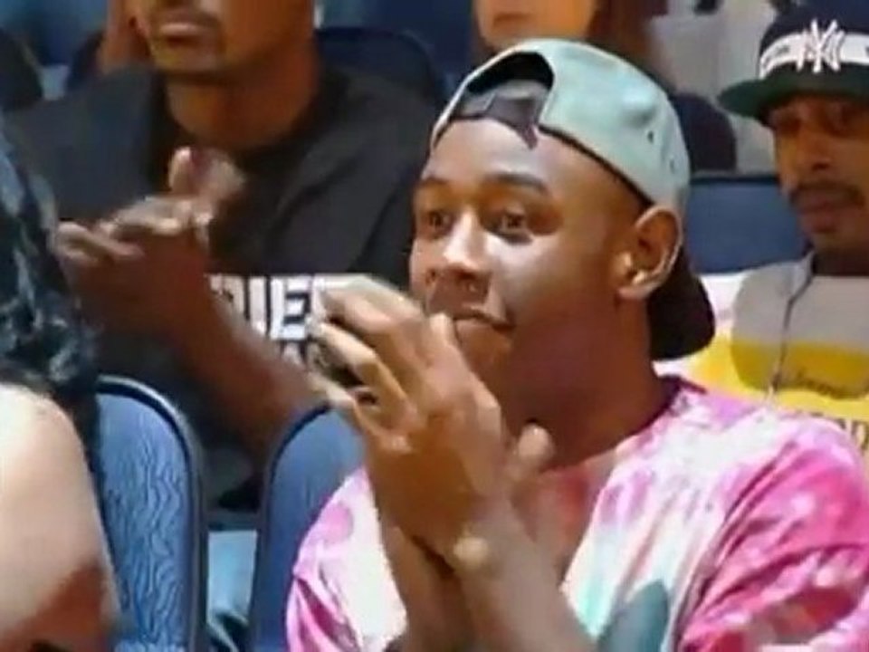 VMAs pay tribute to Amy Winehouse