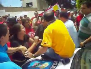 AGRESION A JULIO BORGES