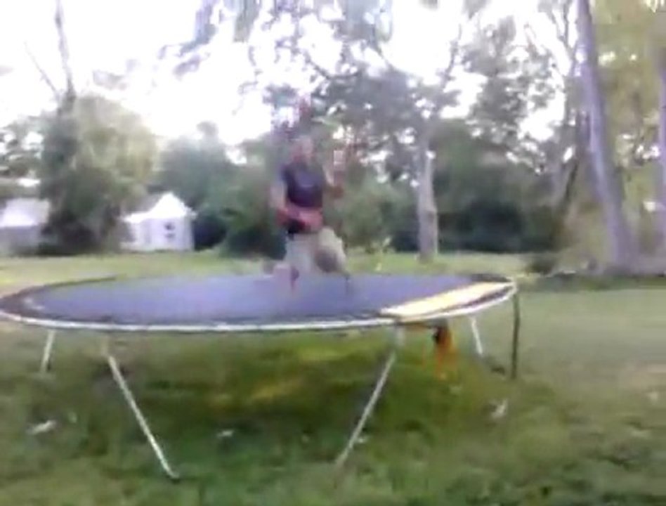 Trampoline Backflip Büsten Tooth Fail