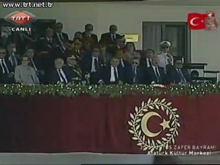 2-Paraşütçüler TÜRK BAYRAĞI 30 Ağustos töreni 2011 TRT