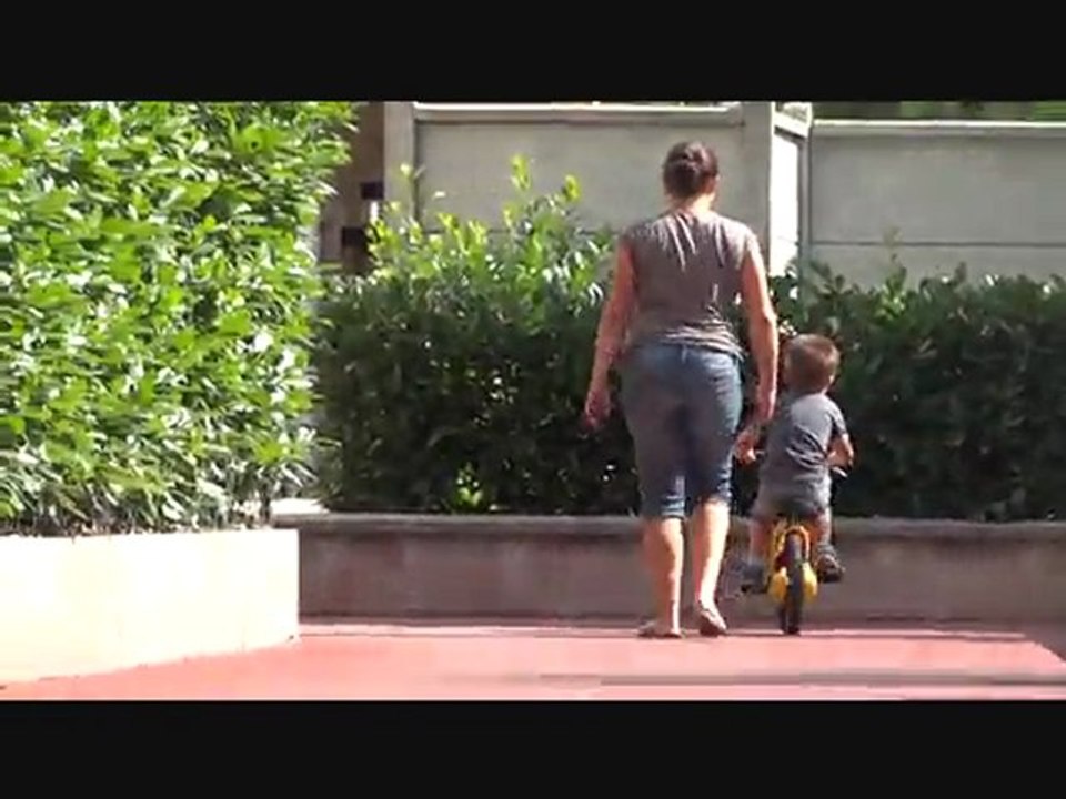 30 08 2011 - Mahé apprend le vélo à pédales !