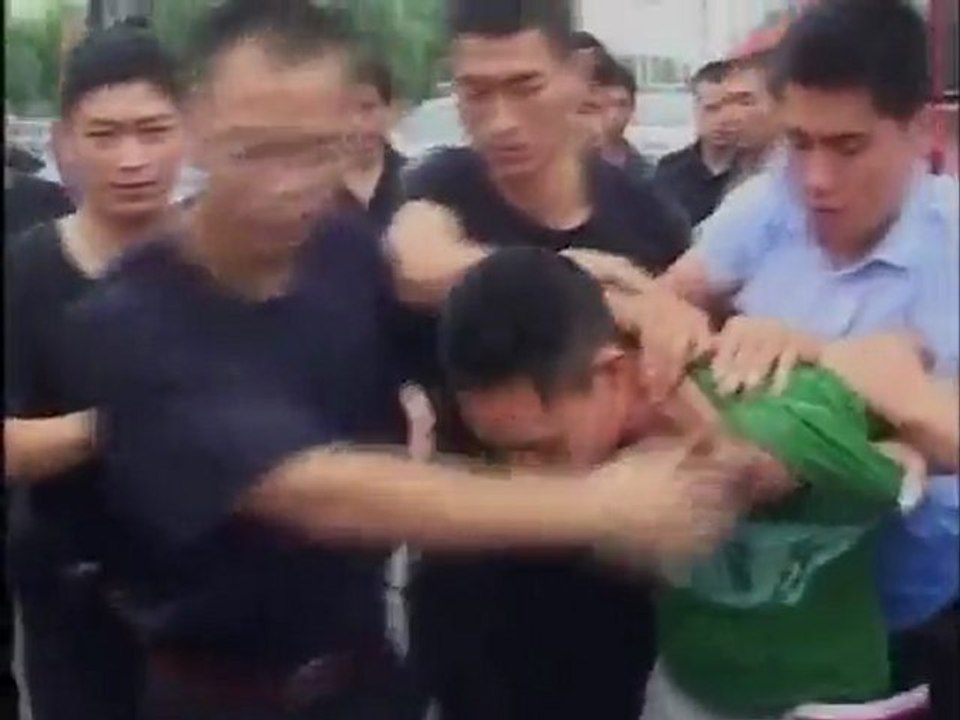 China police free girl from bus hijackers