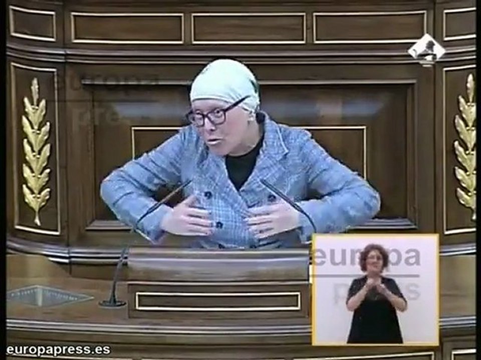 El Congreso recibe con ovación a Uxue Barkos