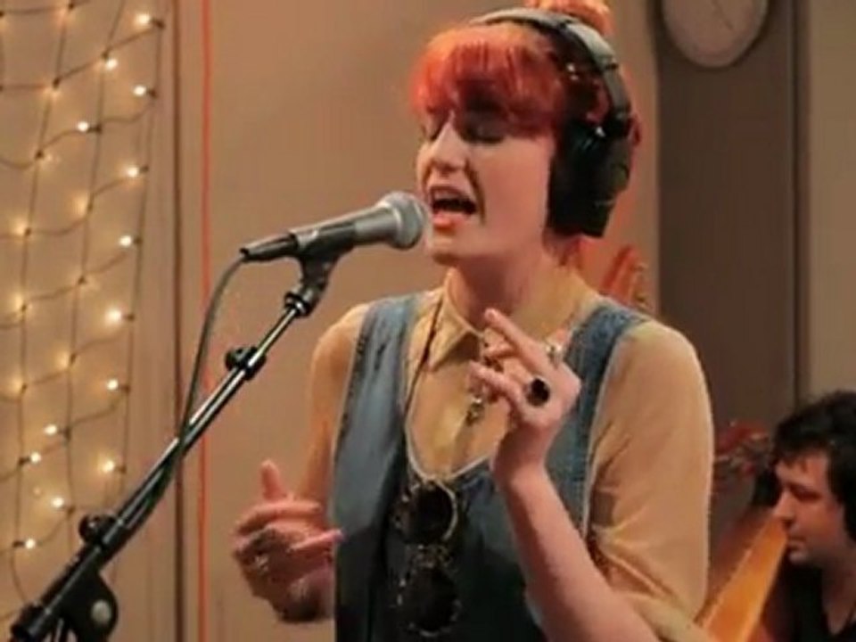 Florence and the Machine - Drumming Song (Live sur radio, USA)