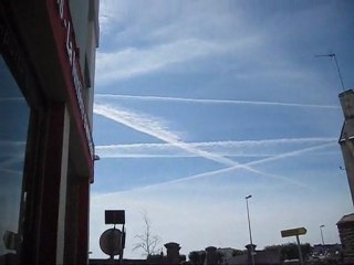 Chemtrails sur Brest 30/08/2011 un pti voile nuageux avez vous dit ?