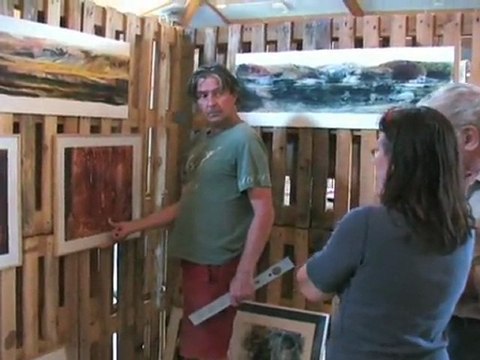 Installation des artistes pour l'exposition d'art contemporain à Saint-Florent-sur-Auzonnet