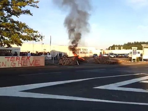 Grève à l'usine Terex (grues mobiles) de Montceau-les-Mines