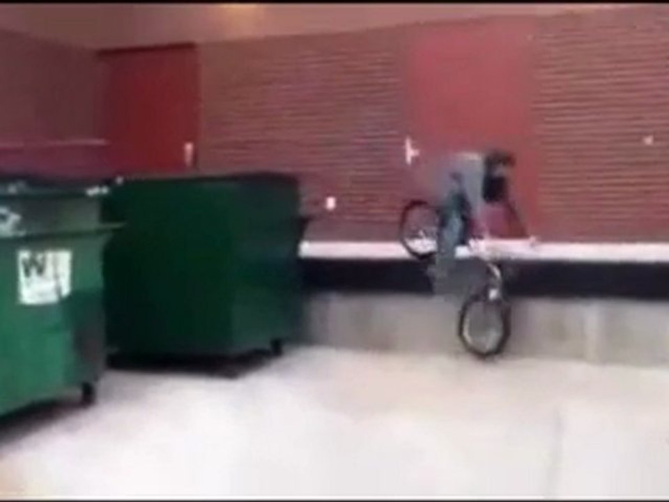 Un wheelie sans wheelie en vélo Fail