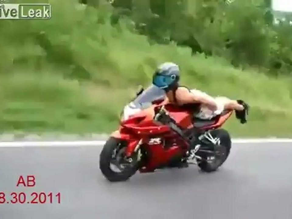 Bretter auf einem sich bewegenden Red Suzuki GSXR