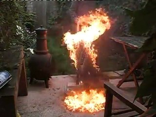 Mit dem Staubsauger ein Feuer löschen