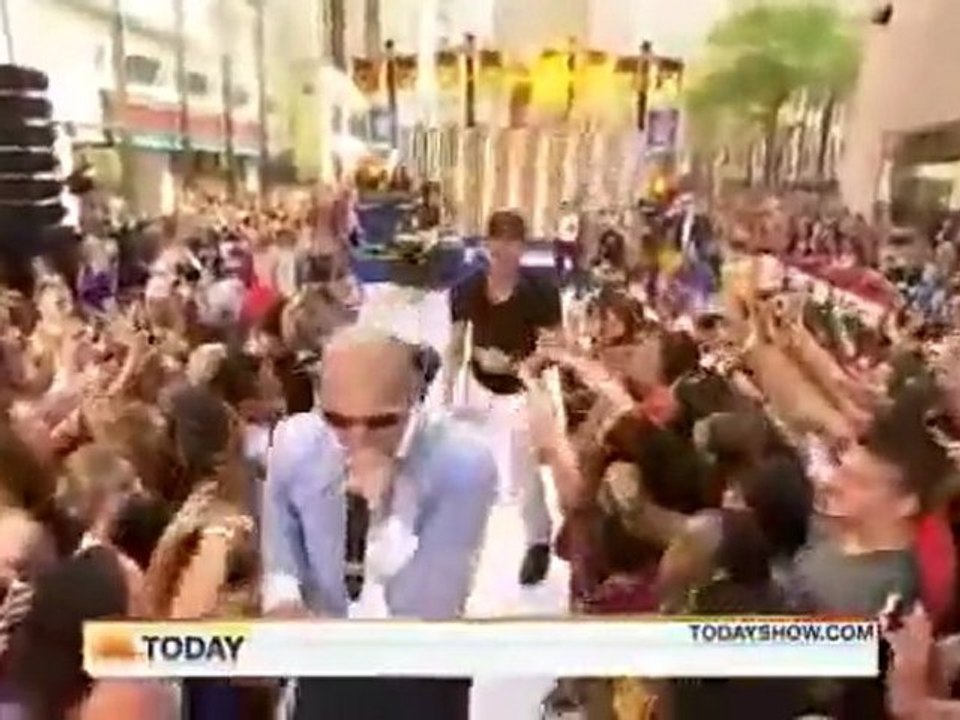 ENRIQUE IGLESIAS FEAT PITBULL   I LIKE IT   LIVE TODAY SHOW 201016th July 2010
