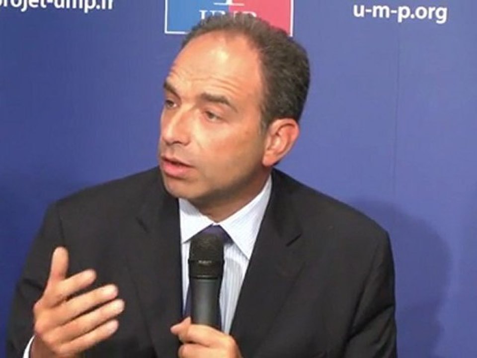 UMP - "Ce n'est pas la compétence des politiques de faire les programmes scolaires"