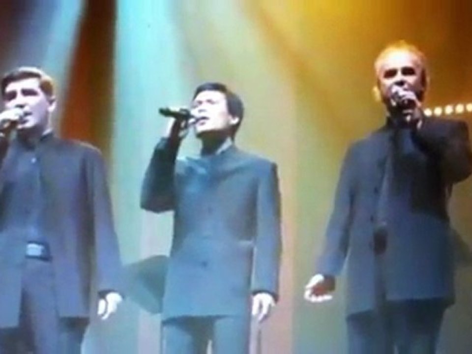 Les 3 PRETRES  ( J'ai la QUEQUETTE QUI ??? )