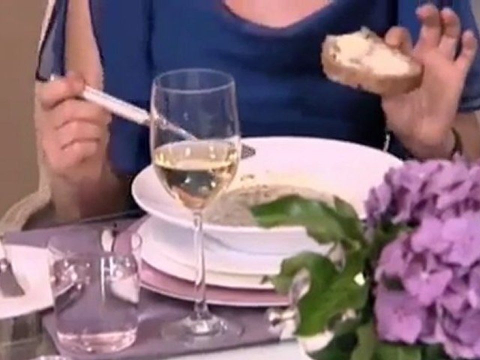 Vorschau - ARMAND DE BRIGNAC Champagner bei 'Das perfekte Promi Dinner' mit Roger Rankel auf VOX