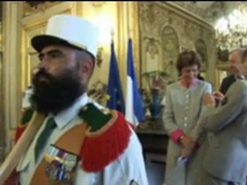 Prise d'armes de la Légion étrangère au Sénat le 13 juillet 2011