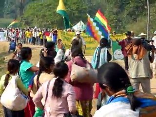 Indígenas marchan contra construcción de ruta en Bolivia