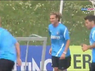 Forlan basına tanıtıldı