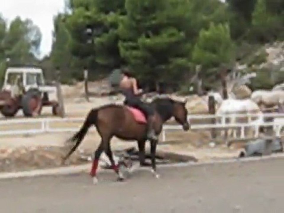 Laura détente pas main droite floue... sept 11