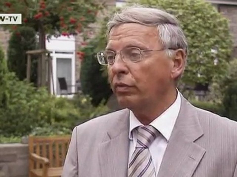 Merkel under Pressure - the Chancellor's controversial course | People & Politics