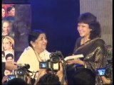 Aishwarya Rai Bachchan Dedicates Award To Family – Latest Bollywood News