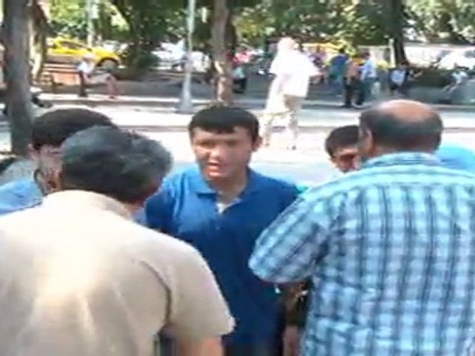 Bayramı Sokağa Taşıdılar