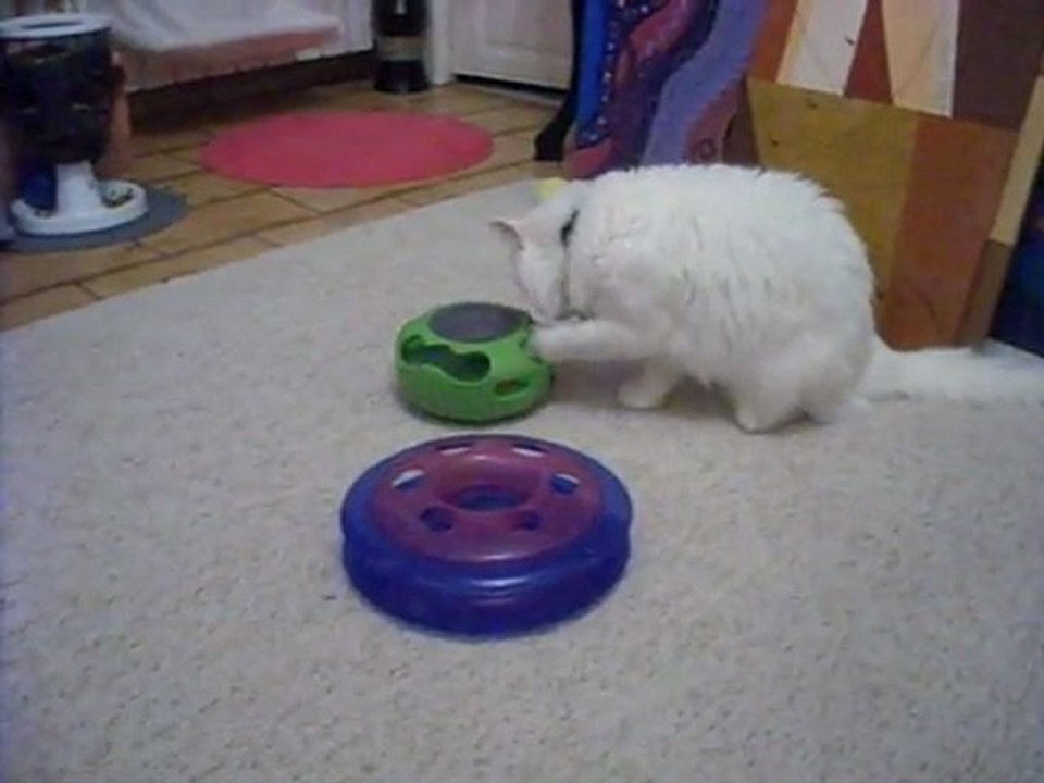 Anakin joue avec un nouveau jouet