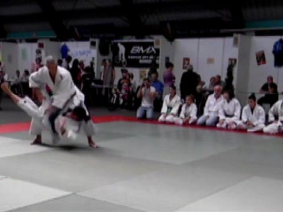 Démo de Ju-jitsu self-defense