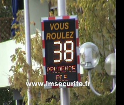 RADAR PEDAGOGIQUE LUMINEUX DE VITESSE VIASIS PLUS 082011