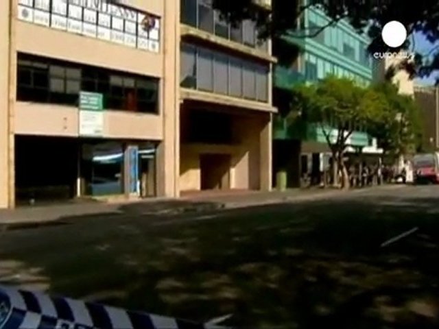 Video Paura in Australia per ragazzina con bomba: liberata,...