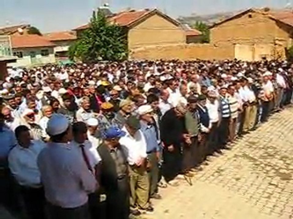 MERHUME SULTAN GÜVENİR CENAZE NAMAZI MVI_2795