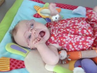 02-09-2011 sur son tapis d'éveil