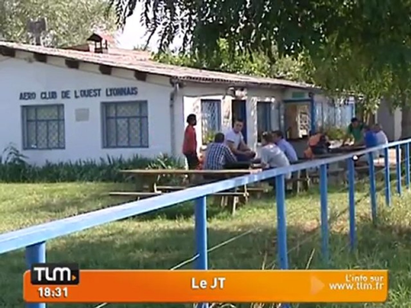 Un Avion S Ecrase A L Aerodrome De Brindas Lyon Video Dailymotion