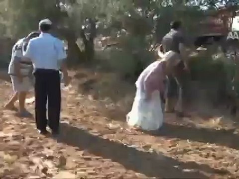 ''Kopmuş kulak var basmayın''