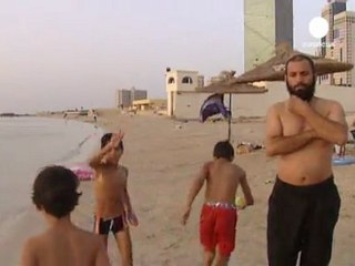 Los habitantes de Trípoli buscan la normalidad