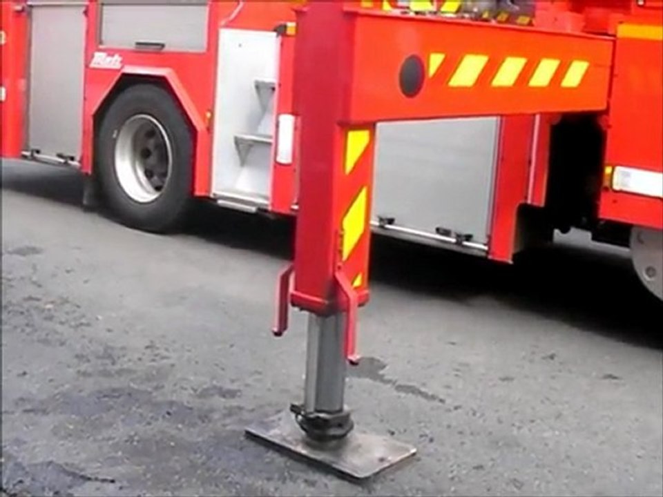 Somain-Intervention des pompiers rue de la Paix/ firemen  and truck