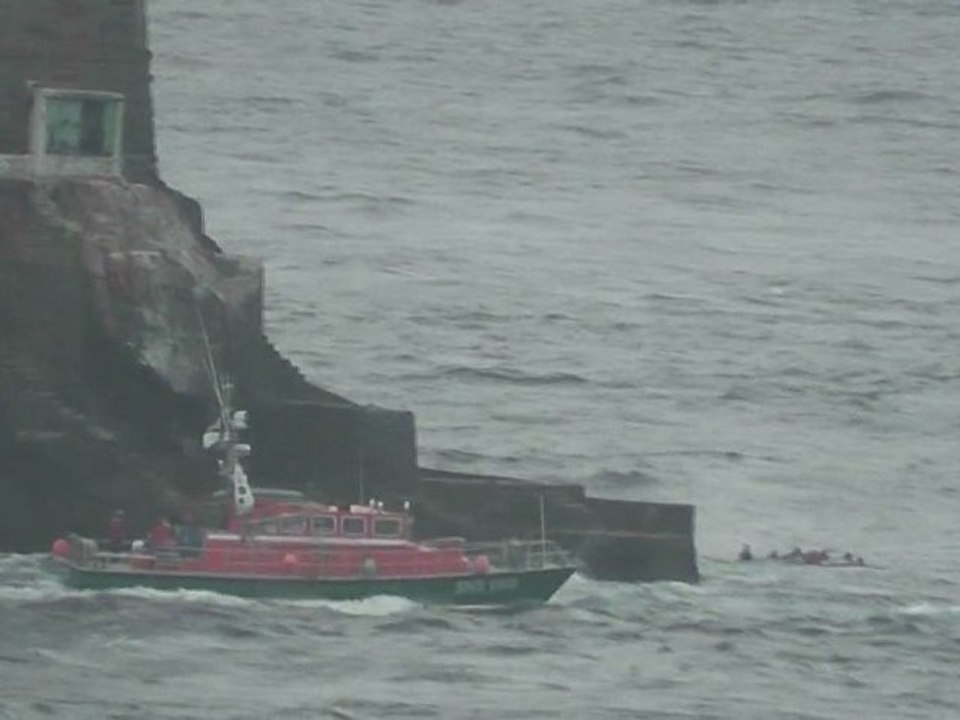 Suite..(1).. Kayaks dans l' Raz d' Sein.