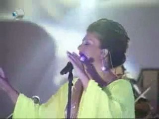 SIBEL CAN'A SAHNE ÖNCESİ HANGİ ÜNLÜDEN SÜRPRİZ TELEFON GELDİ? (cansizkus.com)