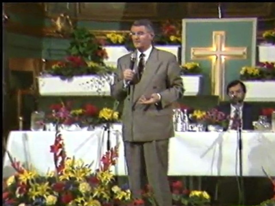 أحمد ديدات هـل عيـســى الـــه ــ الجزء الثالث ــ