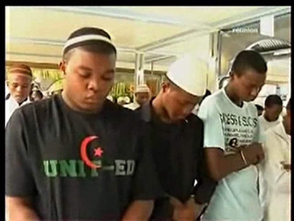 1. Salat et Khoutba Eid ul-Fitr 2010 à la Mosquée "Mosquée Anwar-ul-Masjid " de St-Paul (ïle de la Réunion)