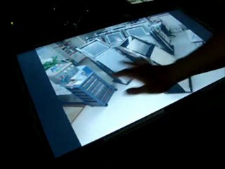 32inch smartphone スマートフォンでフリック・ピンチ　（マルチタッチ）