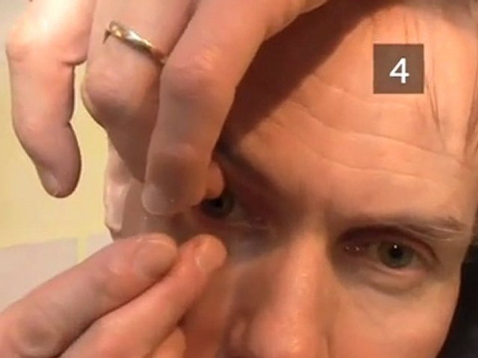 Another tips how to insert contact lenses