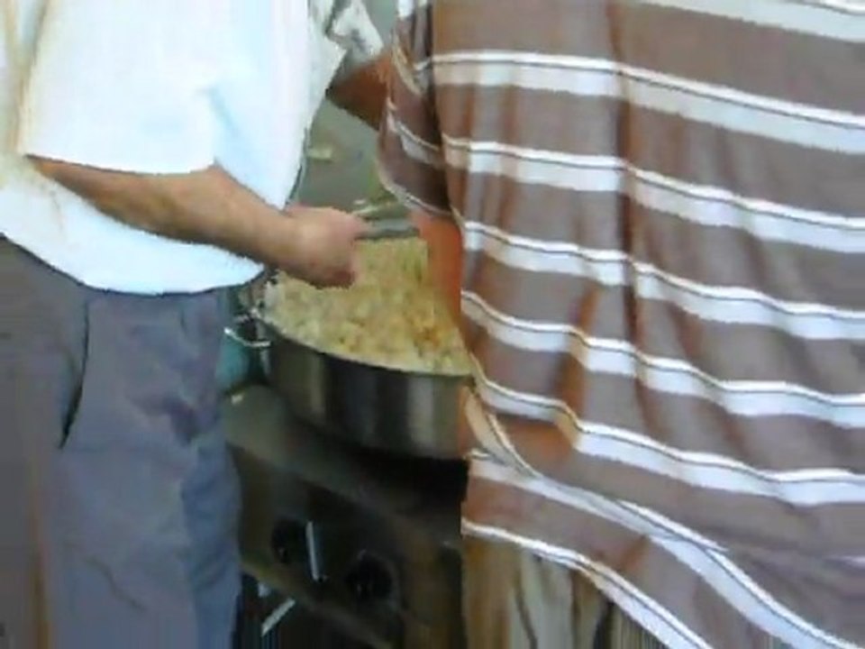 2011 Bayramın üçüncü günü okulun bahçesi bulgur pilavı ikramı...
