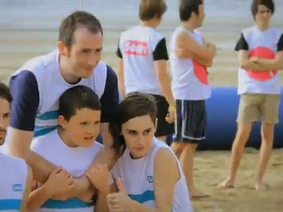 Sosh x Yelle ! Beach Soccer avec Yelle - Episode 1