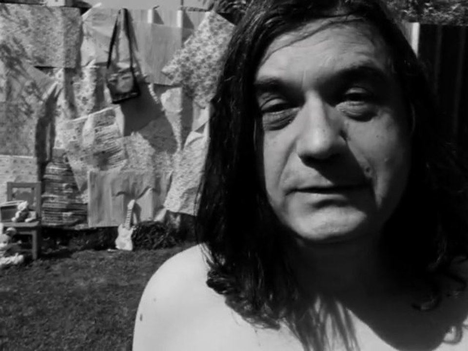 Interview d'Edouardo à propos de sa chanson "Monte sur L'Escabeau"