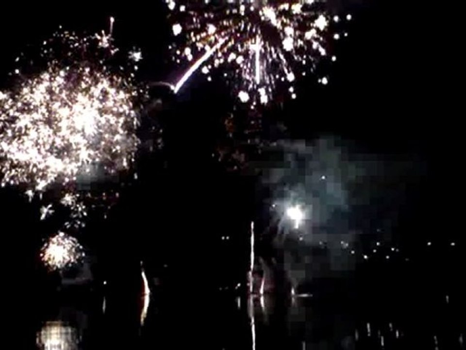 feu d'artifice sur le lac  de gerardmer du 14 aout 2011 part 1