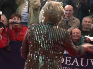 Shirley MacLaine é homenageada na França